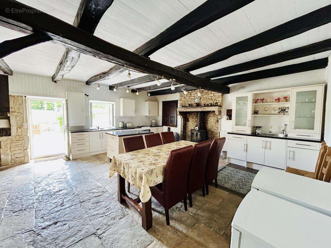 Propriété de Caractère avec Gîte, 6 chambres et Grange à Rén - photo 6