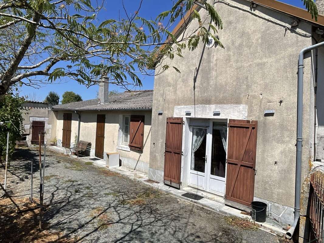Maison 90 m² à La Puye  - photo 3