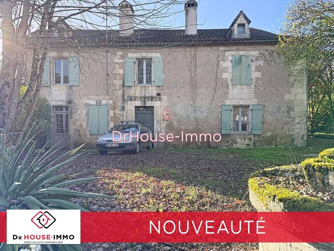 Maison à MANZAC-SUR-VERN