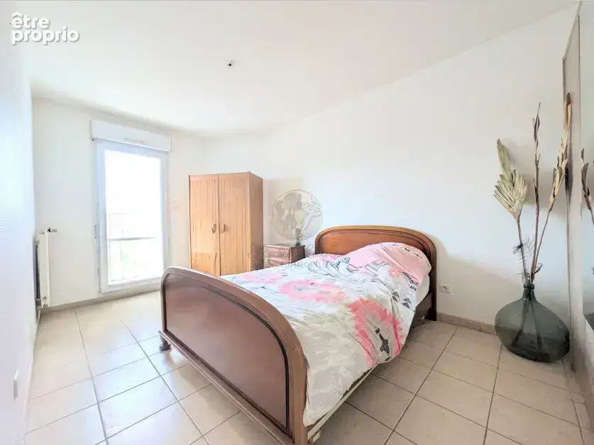 Appartement T4 de 91 m2 en plein centre de Vernaison avec terrasse, cave et garage double - photo 6