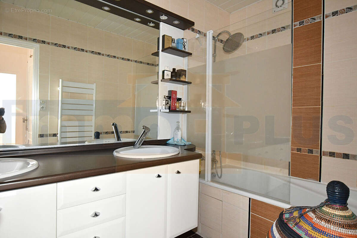 Appartement à FONTENAY-LE-FLEURY
