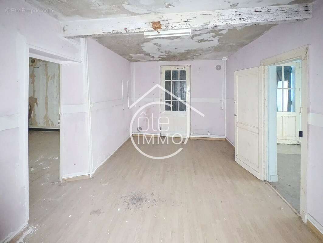 LA FORCE : Maison de 101m² avec local commercial de 111m² à rénover entièrement - photo 5