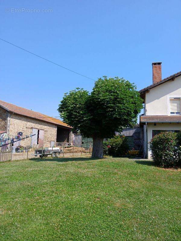 Maison à SAINT-LAURENT-SUR-GORRE