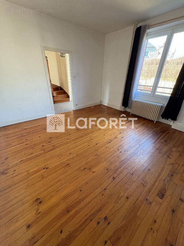 Maison à RIOM-ES-MONTAGNES