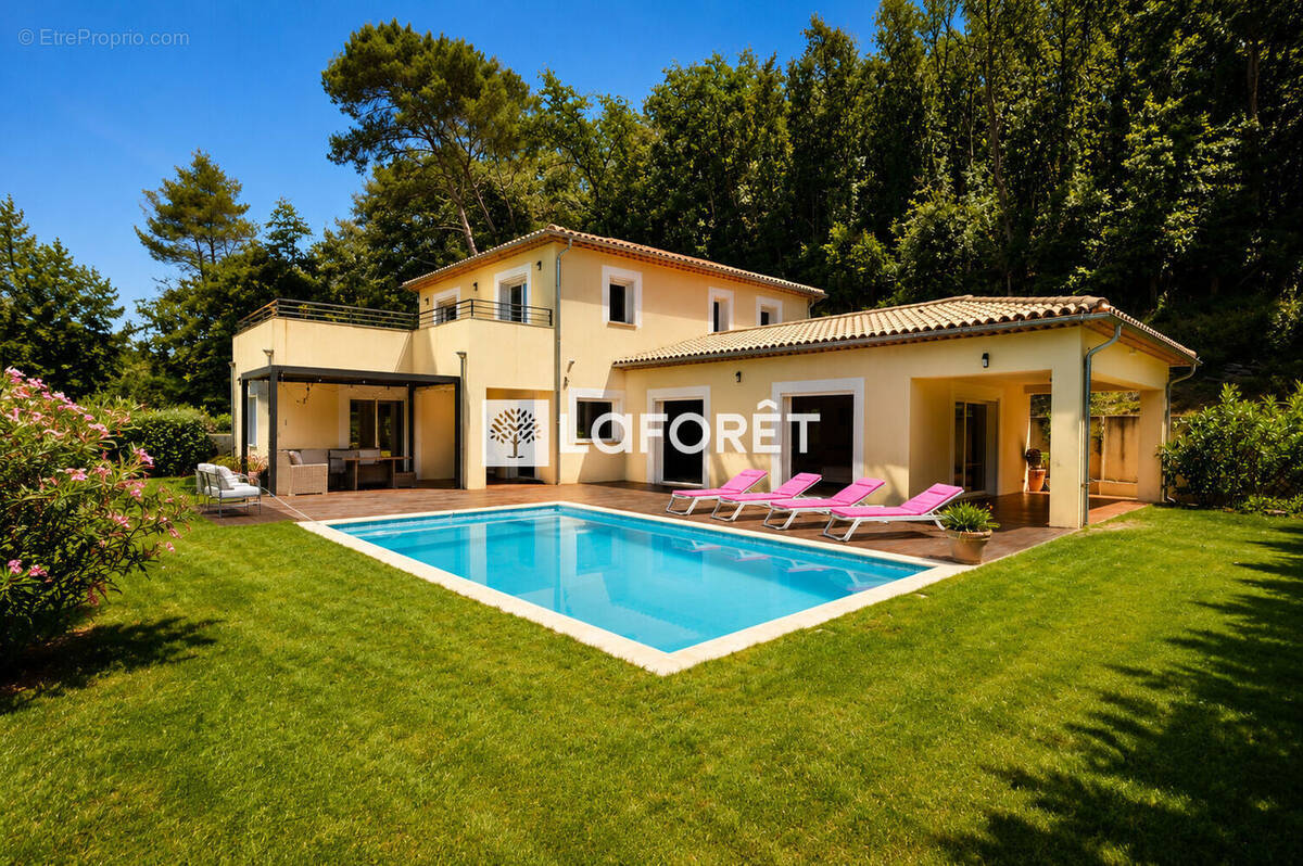 Maison à ROQUEFORT-LES-PINS