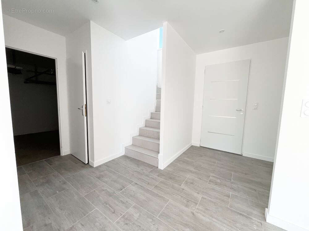 Maison à SAINT-BEAUZIRE