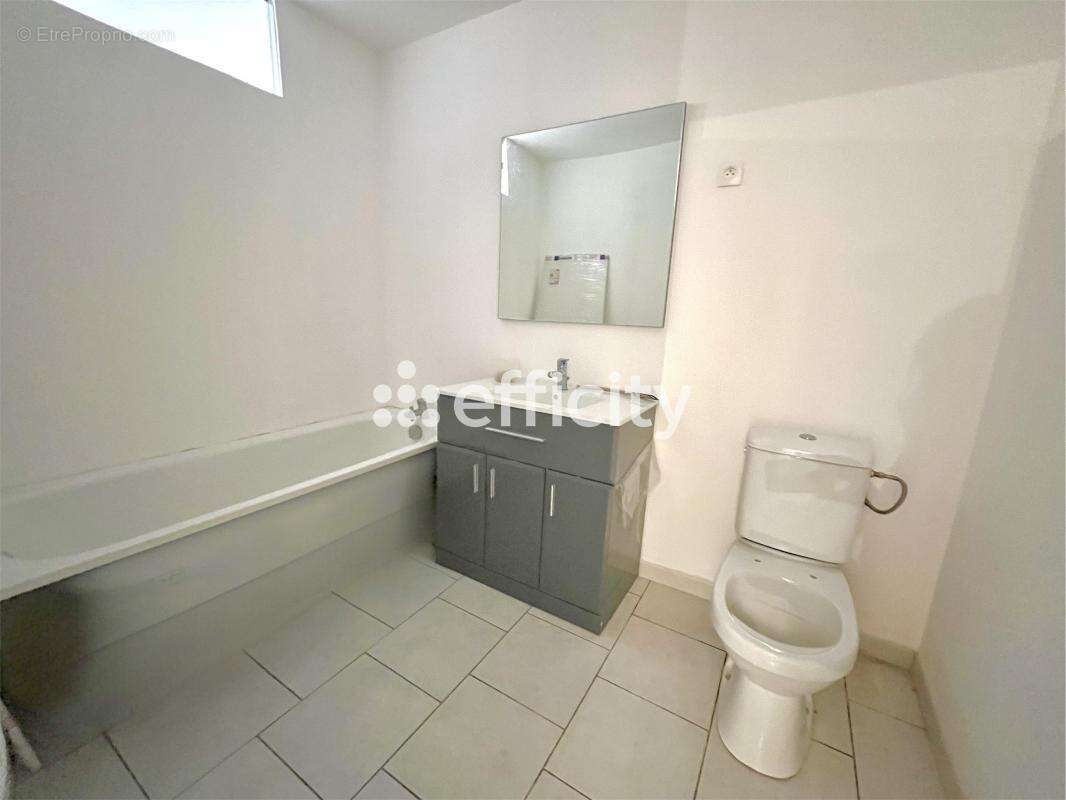 Maison à NANTEUIL-LA-FOSSE