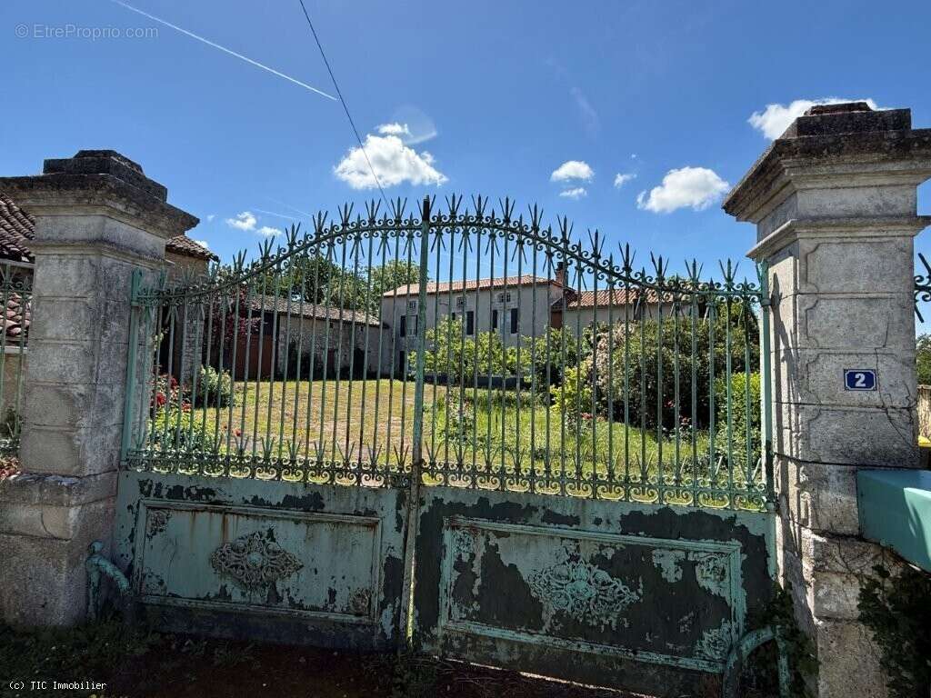 Maison à RUFFEC