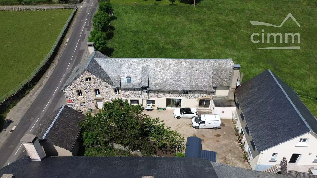 Ensemble immobilier au cœur de l'Aubrac - photo 2