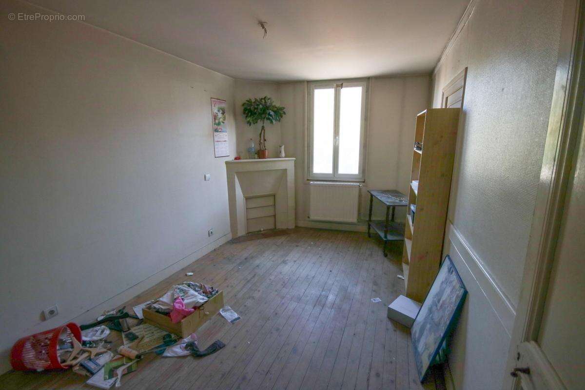 Appartement à GOND-PONTOUVRE