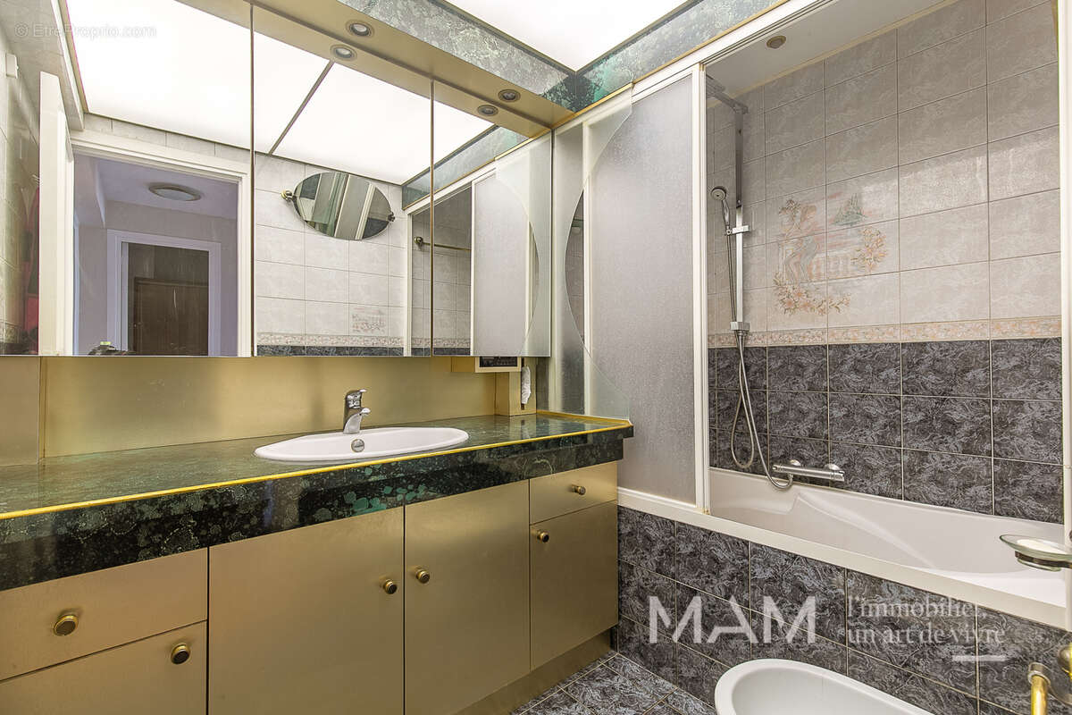 Appartement à MARSEILLE-6E