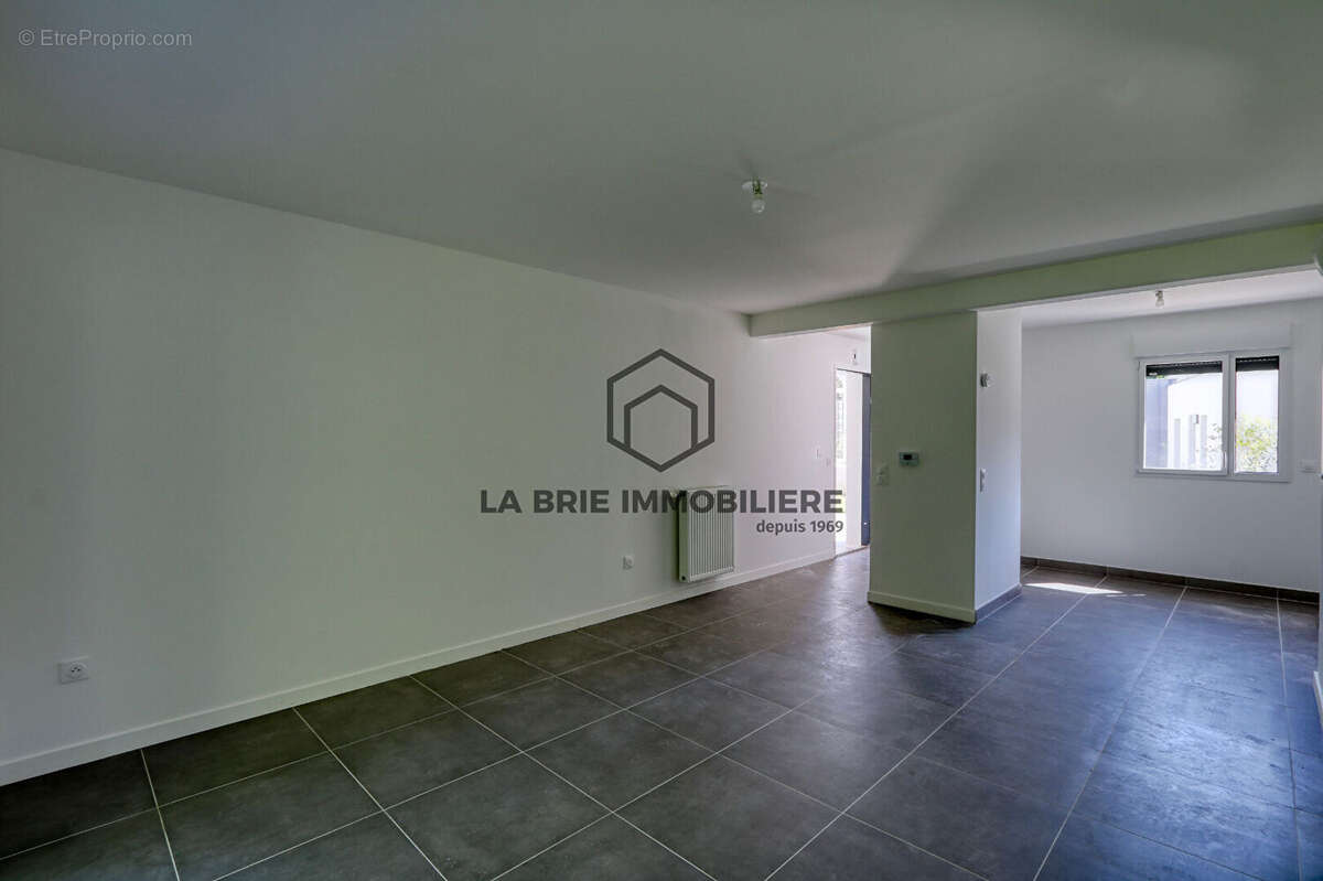 Appartement à RUBELLES