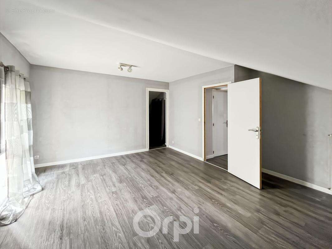 Maison à LA JONCHERE-SAINT-MAURICE