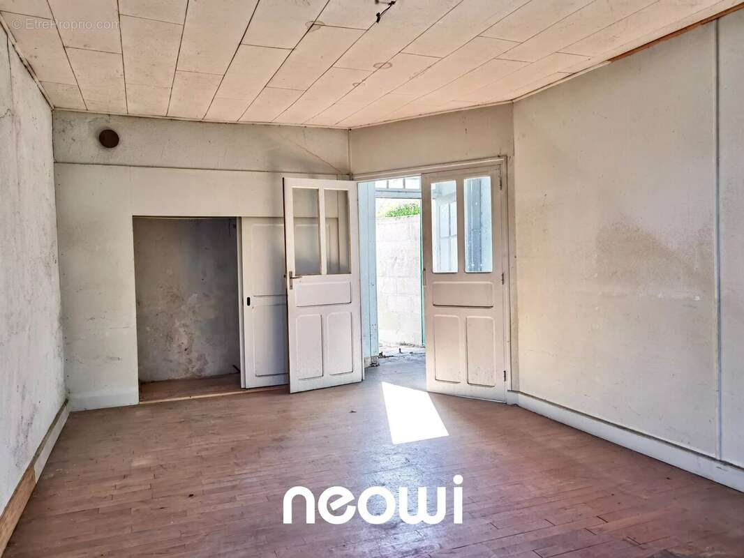 Bâtiment d'habitation de 6 pièces avec JARDIN et GARAGE - photo 8