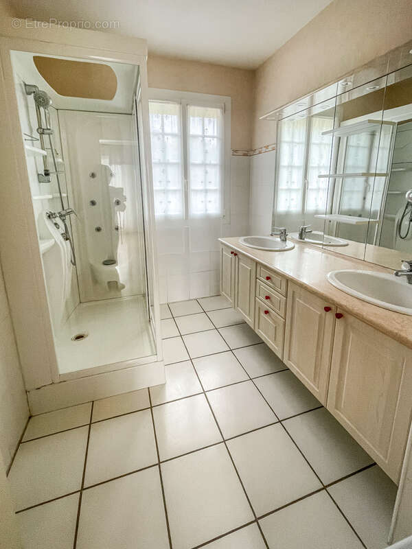 Maison à FONTCOUVERTE