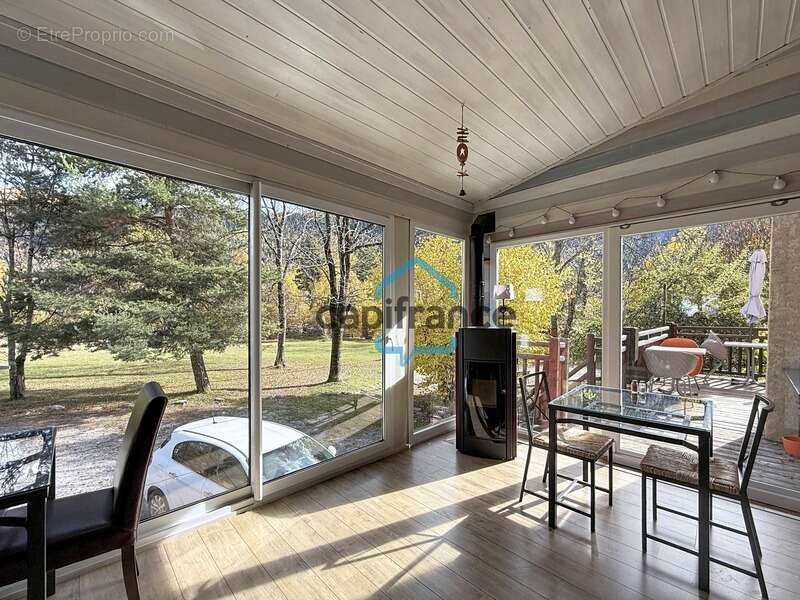 Commerce à VILLARS-COLMARS