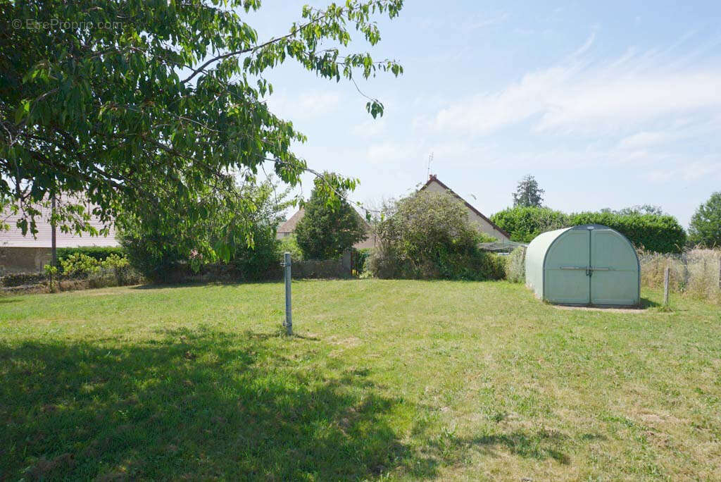 Maison à SAINT-CHRISTOPHE-EN-BRIONNAIS