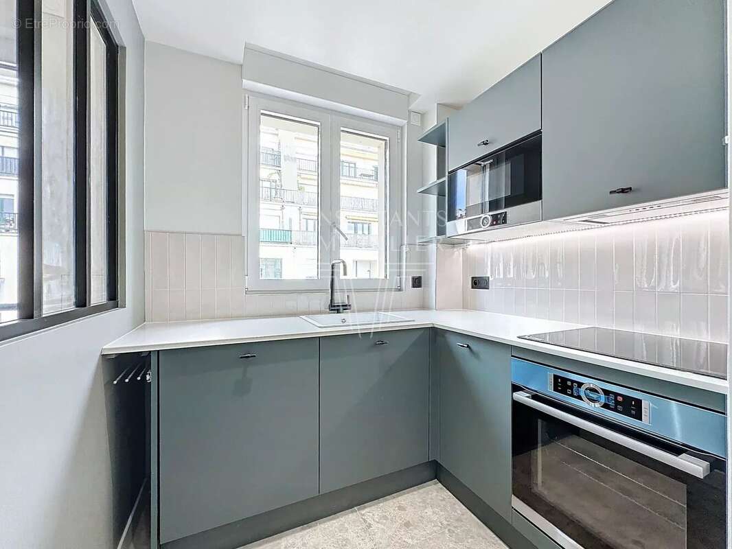 Appartement à PARIS-7E
