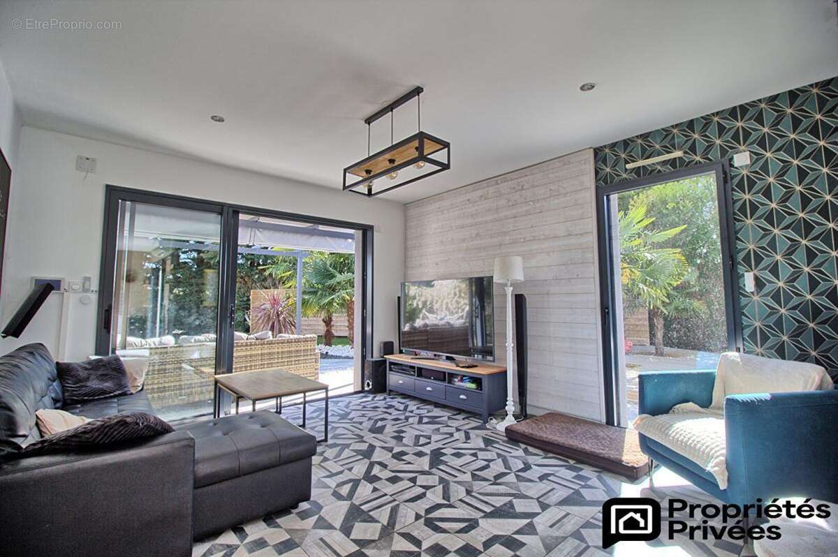 Maison à SAINT-BARTHELEMY-D'ANJOU