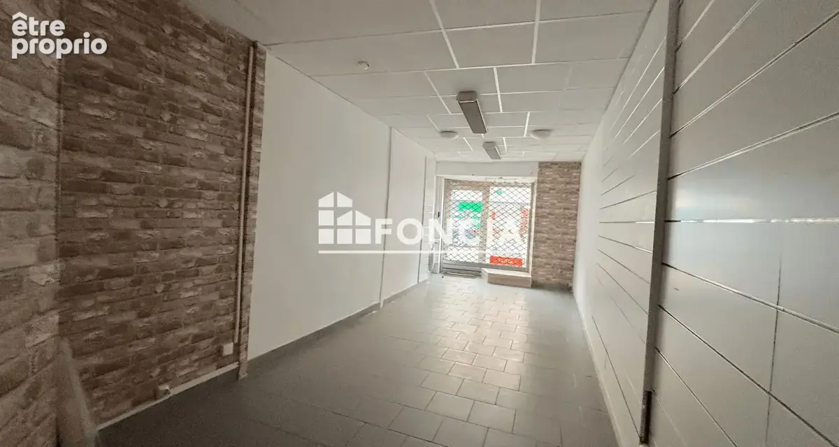 Romans-sur Isère - Immeuble  144 m2 - 2 appartements  et un local commercial - photo 2