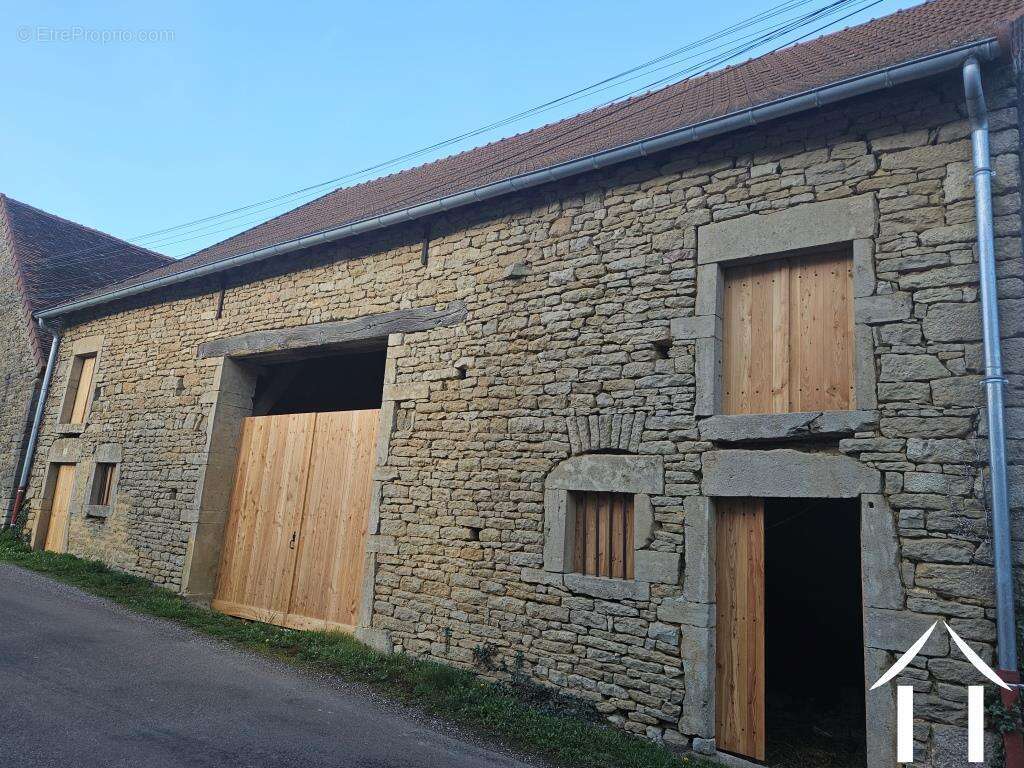 Maison à GISSEY-LE-VIEIL