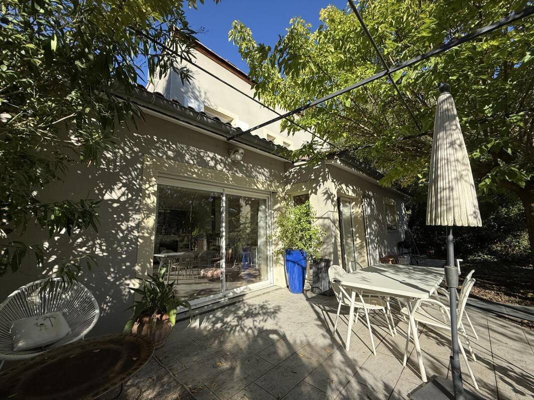 Maison à SAINT-LAURENT-DU-PAPE