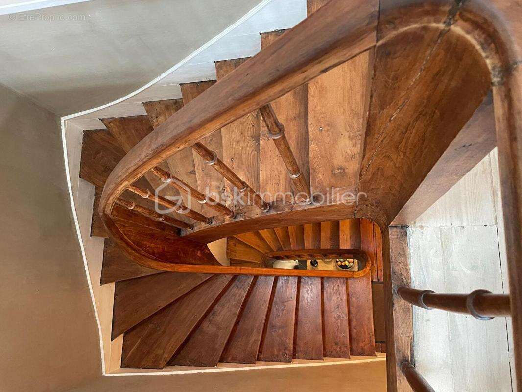 Superbe maison de ville à saintes  en pierre de taille proche de la gare et de toutes les commodités - photo 5