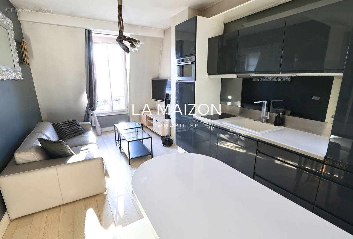 Appartement à PARIS-8E