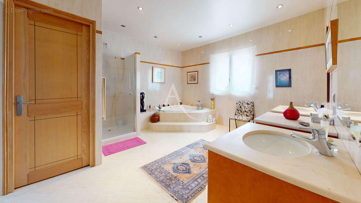 Maison à OZOIR-LA-FERRIERE