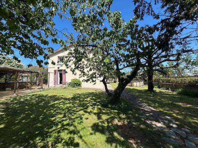   - Maison à RILLIEUX-LA-PAPE