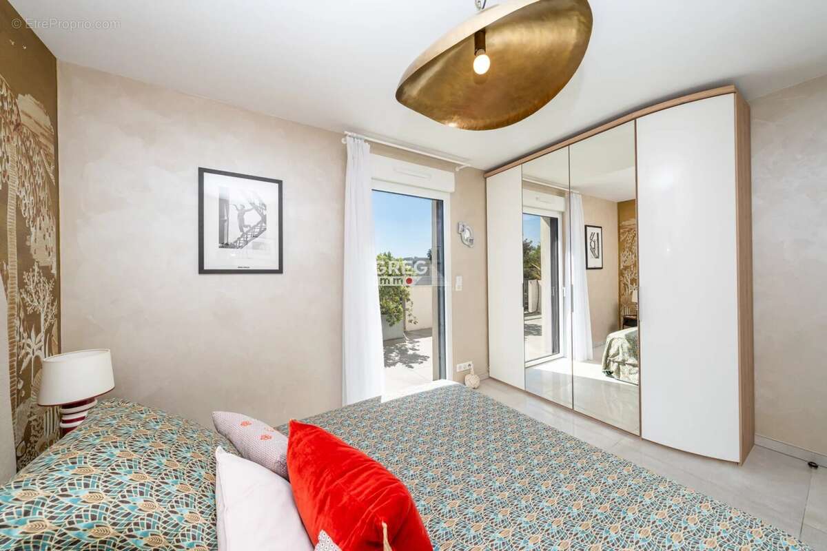 Appartement à SAINT-LAURENT-DU-VAR