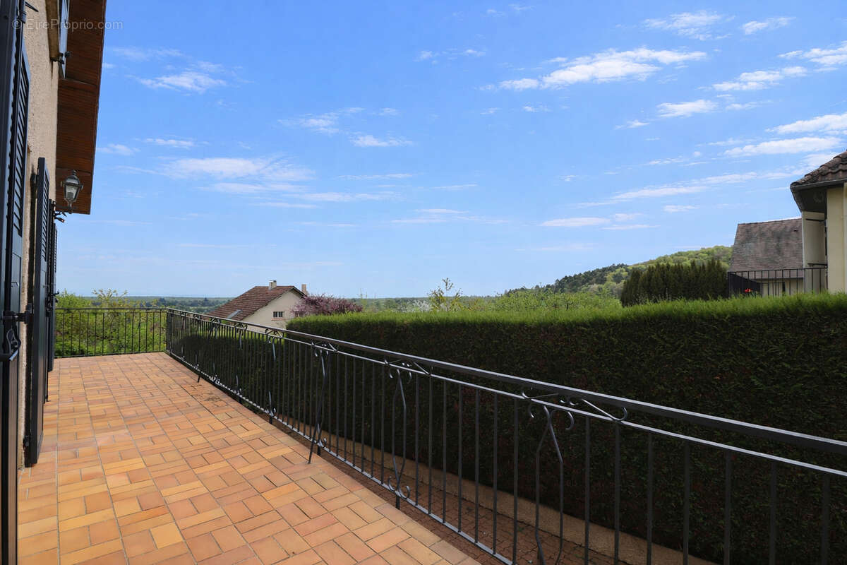 Maison à CORCELLES-LES-MONTS