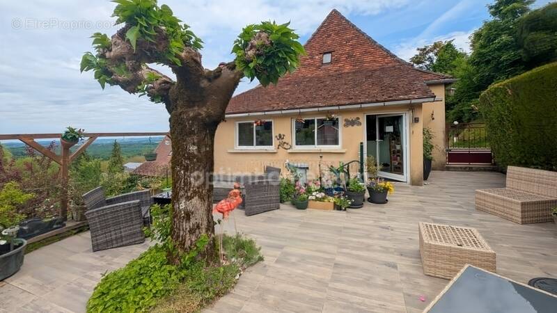 Maison à BADEFOLS-D&#039;ANS