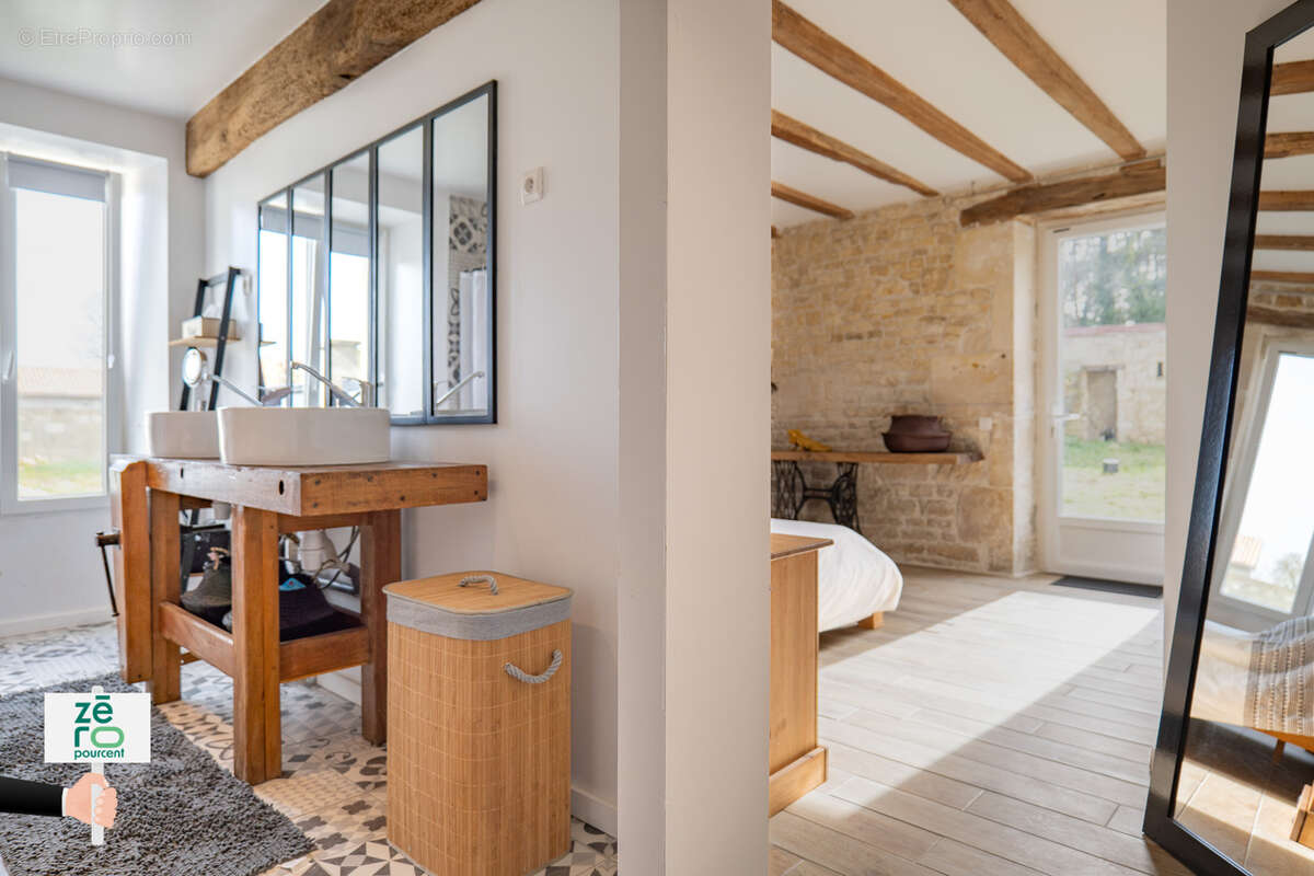 Maison à LES MAGNILS-REIGNIERS