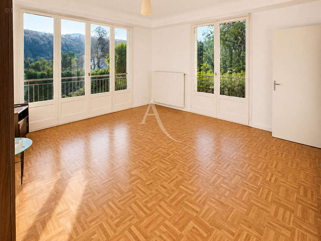 Billère - T1 de 31 m² avec 2 balcons, cave et stationnement couvert - Fort potentiel - photo 3