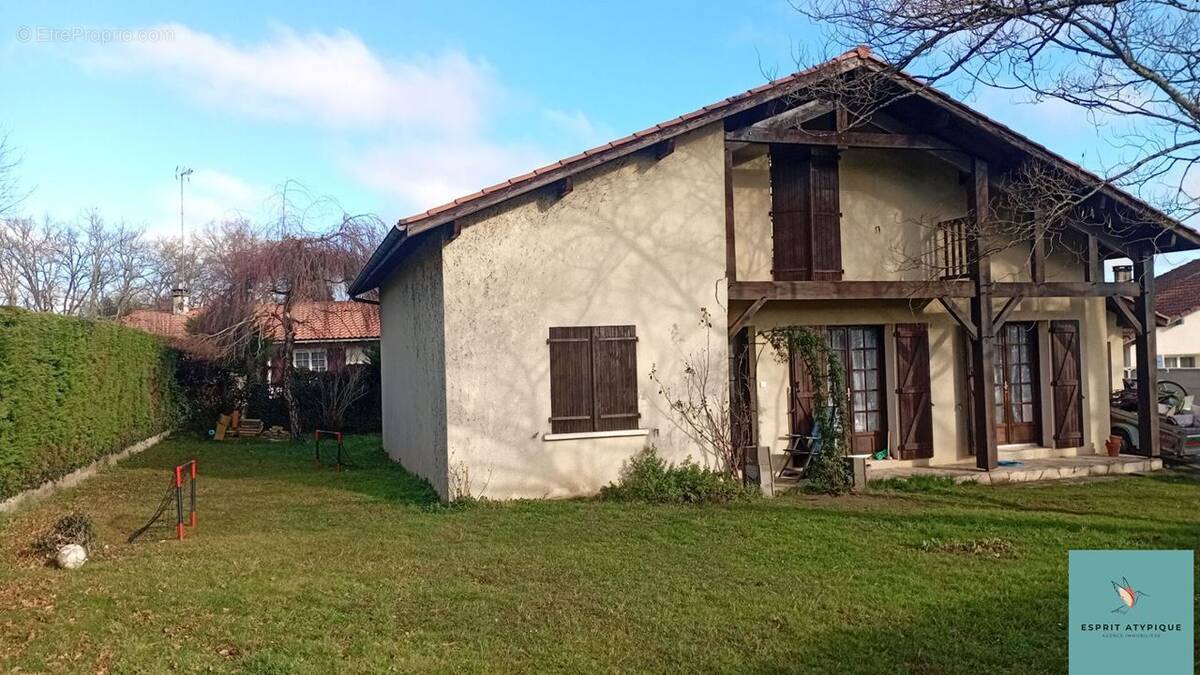 Maison à SAINT-PIERRE-DU-MONT