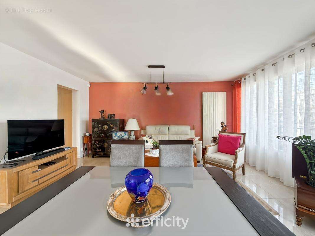 Appartement à SAINT-MAUR-DES-FOSSES