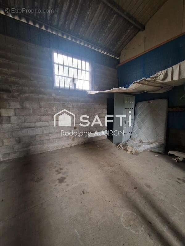 Photo 3 - Parking à NAVEIL