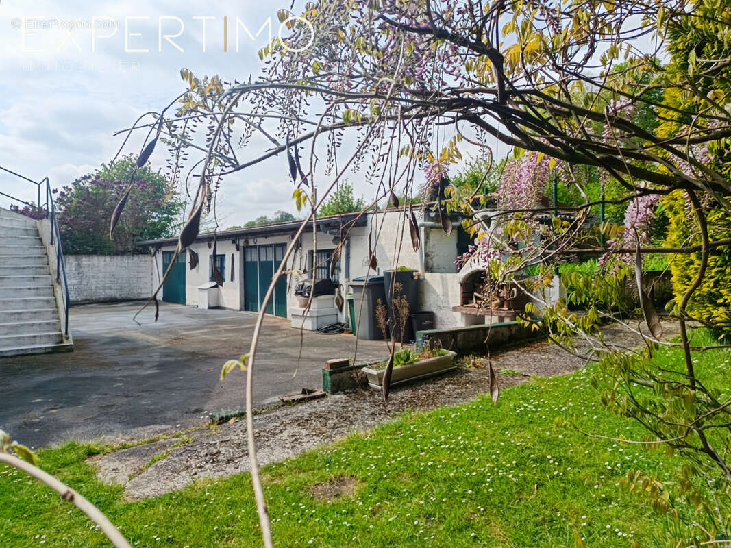 Maison à REGNIERE-ECLUSE