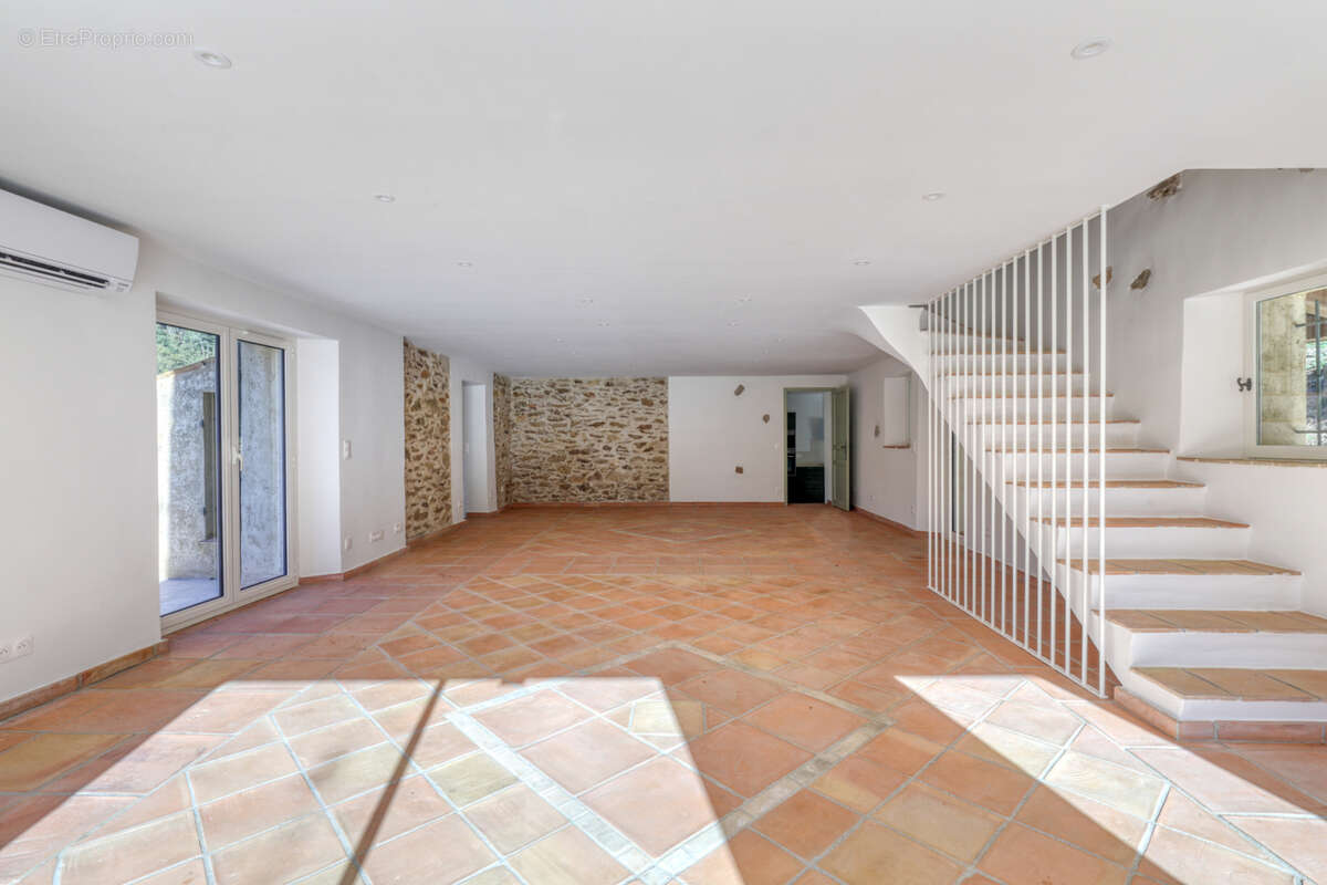 Maison à LA GARDE-FREINET