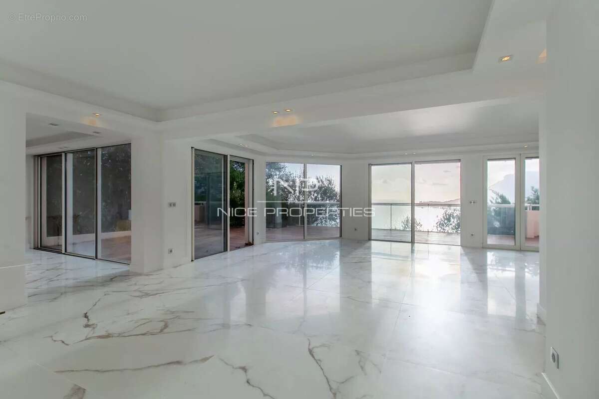 Appartement à ROQUEBRUNE-CAP-MARTIN