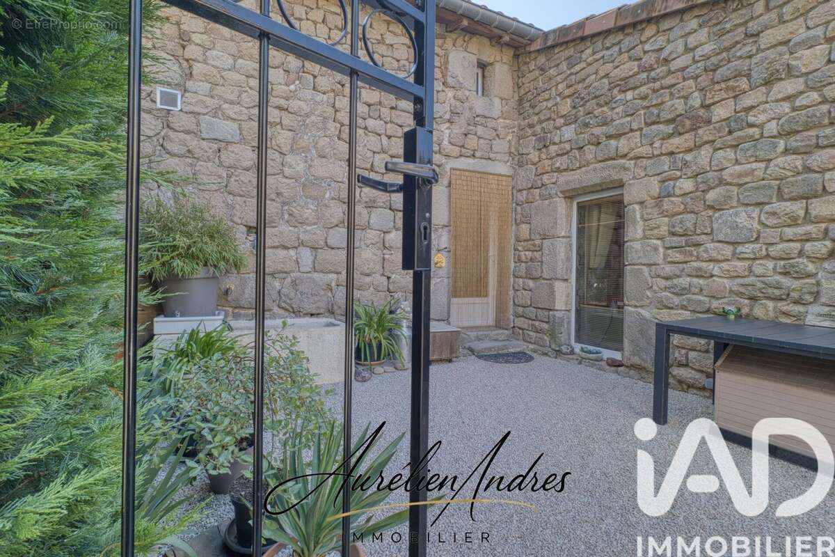 Maison 130 m² à Nonieres  - photo 2