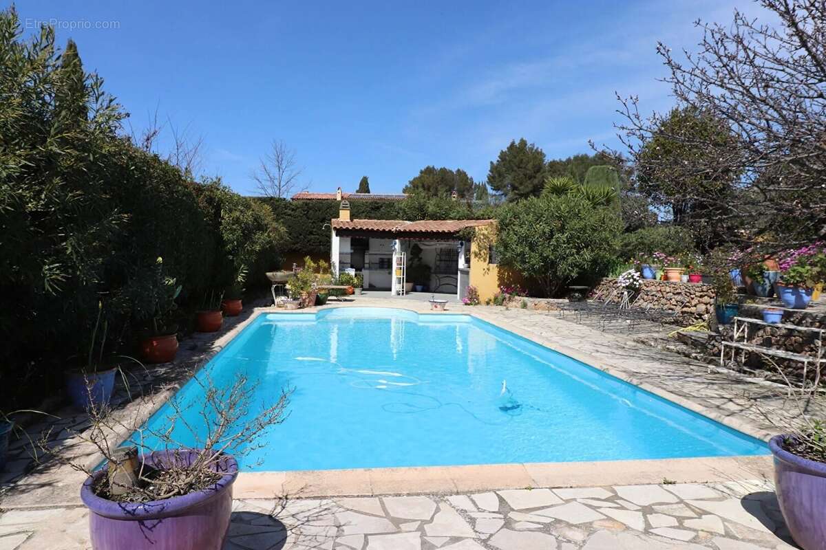 Maison à LE CASTELLET