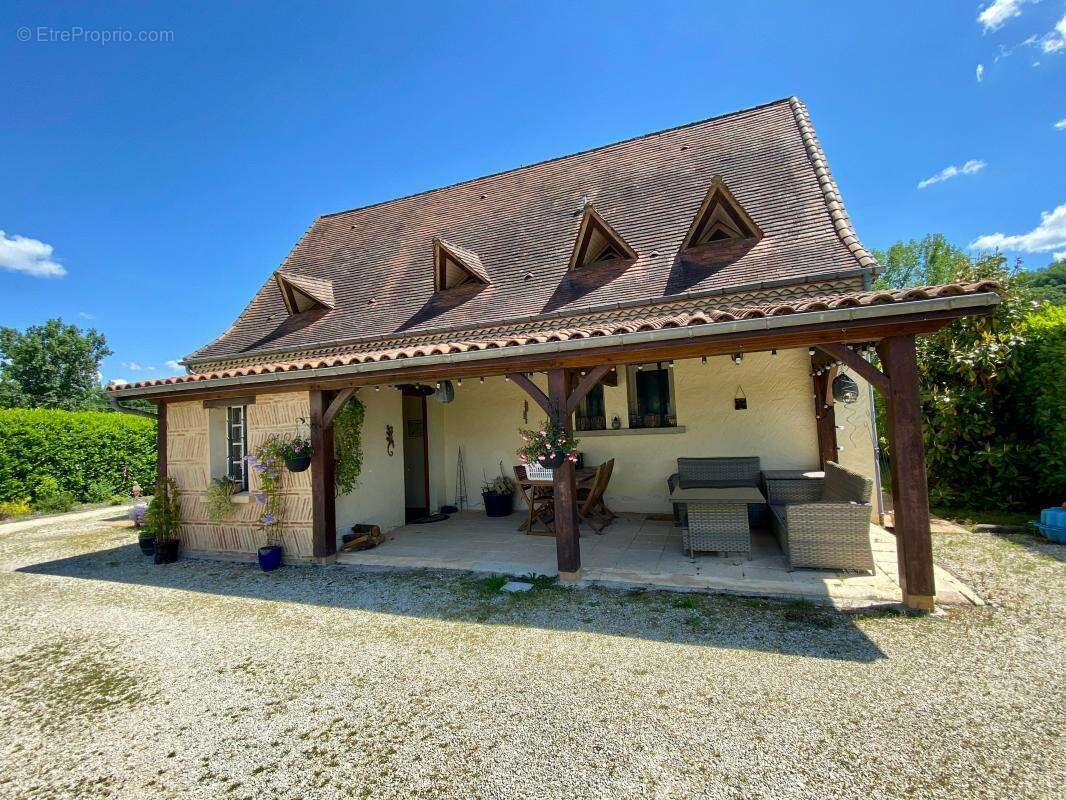 Maison à MAUZAC-ET-GRAND-CASTANG