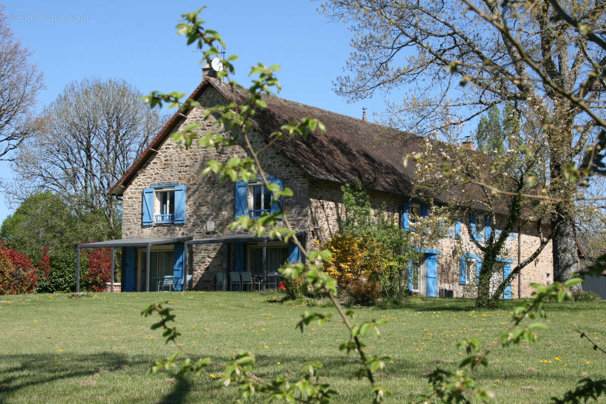 Maison à MAGNAC-BOURG