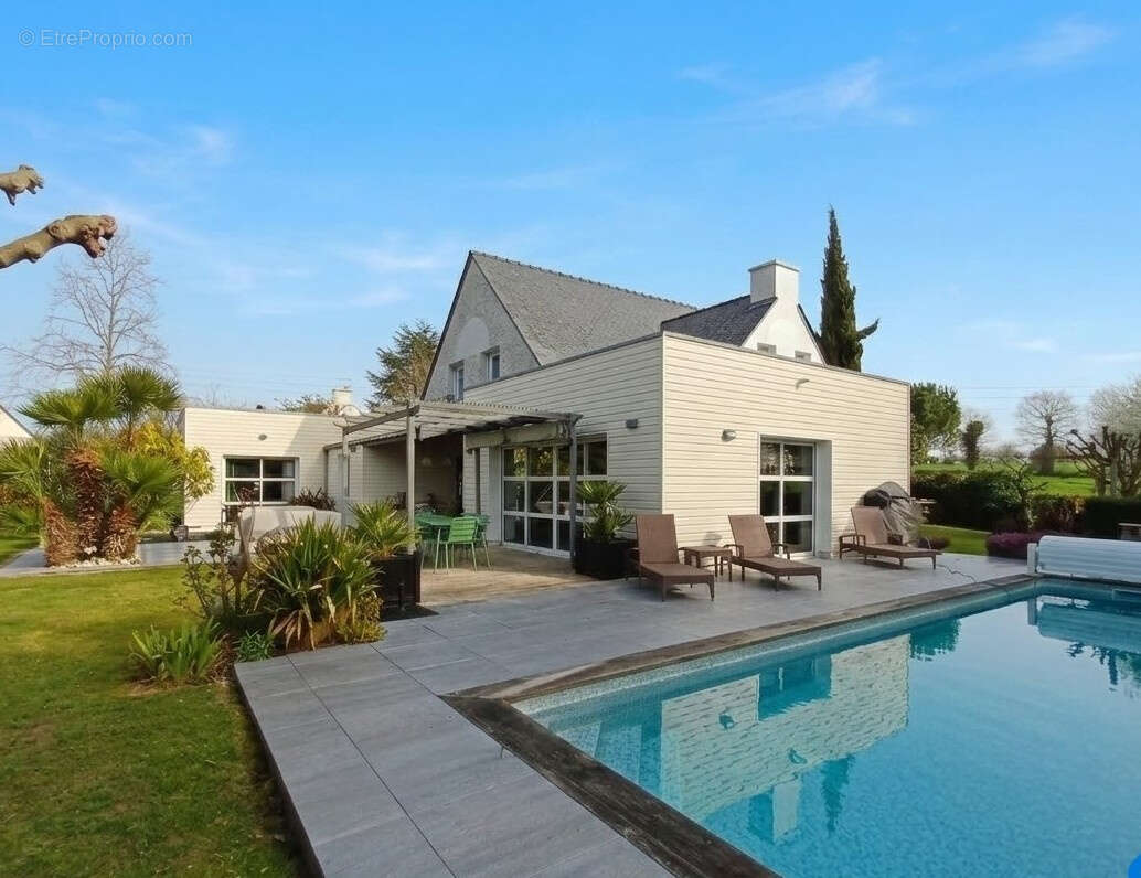 Maison d'architecte de 240 m2 avec piscine sur terrain de 1700 m2 a saint gregoire - photo 2