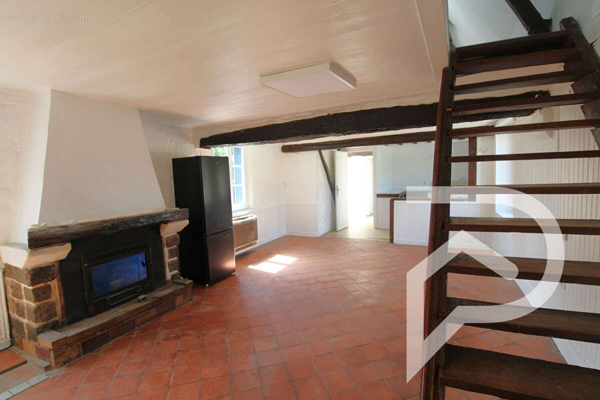 Maison à MAIGNELAY-MONTIGNY