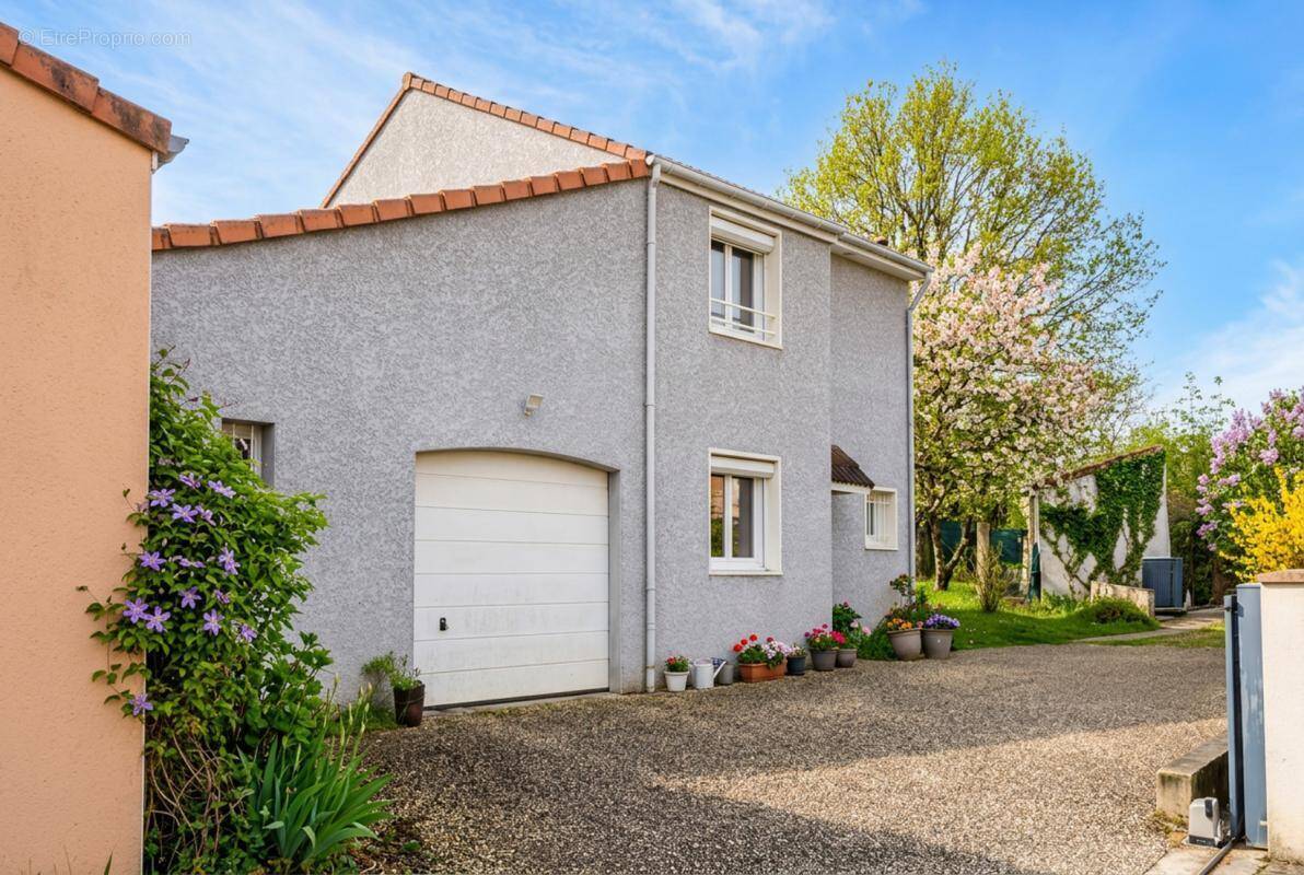 Maison à VAULX-MILIEU