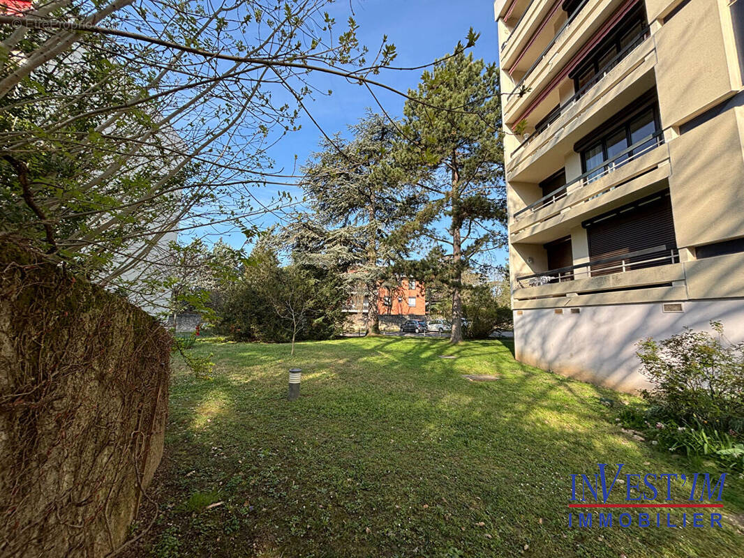 Appartement à SAINT-GENIS-LAVAL