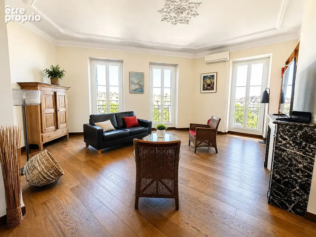 Marseille - Appartement de caractère entièrement rénové de 139 m²  Possibilité d'acquisition d'un garage en sus - photo 4